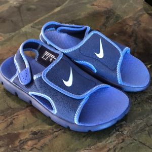 Like new! Kids Nike water sandals